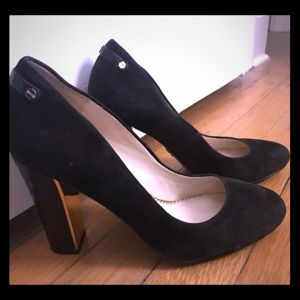 C. Wonder Black Suede Heels Size 7